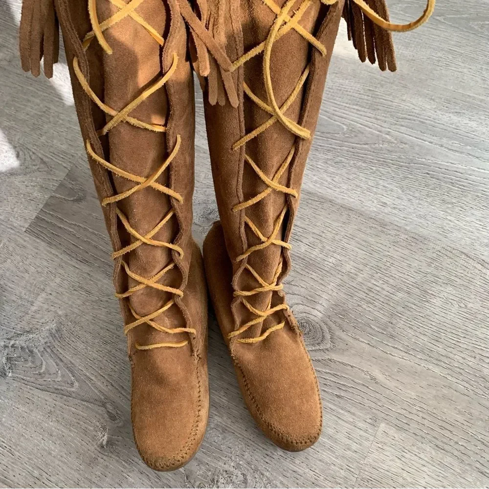 MINNETONKA BROWN SUEDE MOCCASIN BOOTS